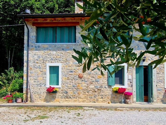 Casa con 6 locali in vendita in Fregona