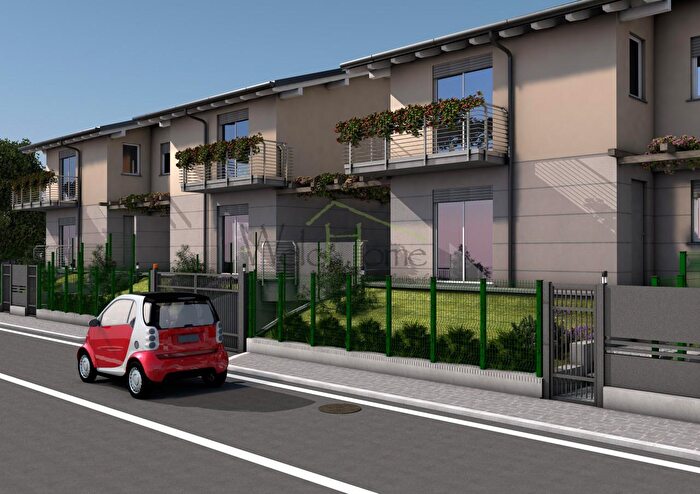 Casa quadrilocale in vendita in Capiago Intimiano