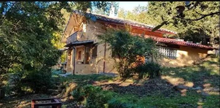 Casa con 6 locali in vendita in Via Fonda, Stazzema