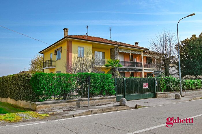 Casa con 7 locali in vendita in Strada Cavour, Villafranca Piemonte