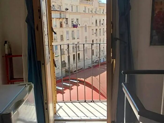 Appartamento monolocale in affitto in Piazza Amedeo, Napoli
