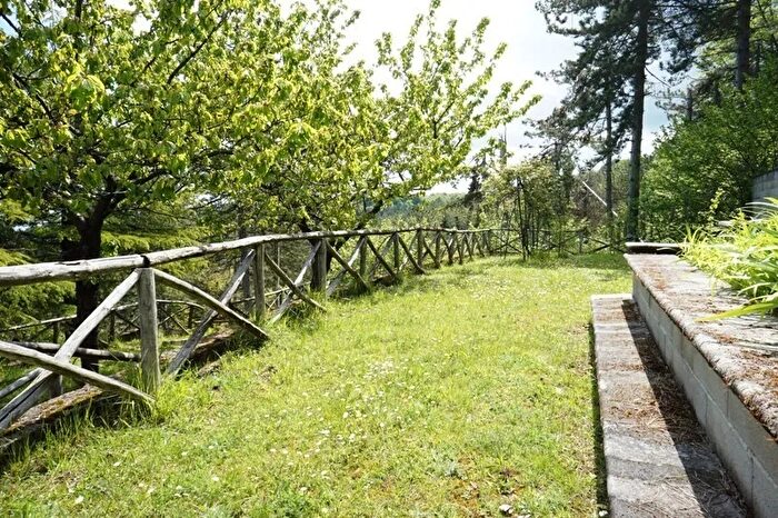 Casa con 8 locali in vendita in Ascoli Piceno