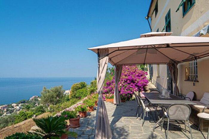 Casa con 9 locali in vendita in Via San Rocchino di Nervi, Genova