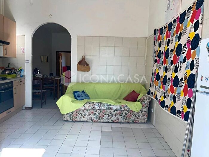 Appartamento trilocale in vendita in Via Mascarella, Bologna