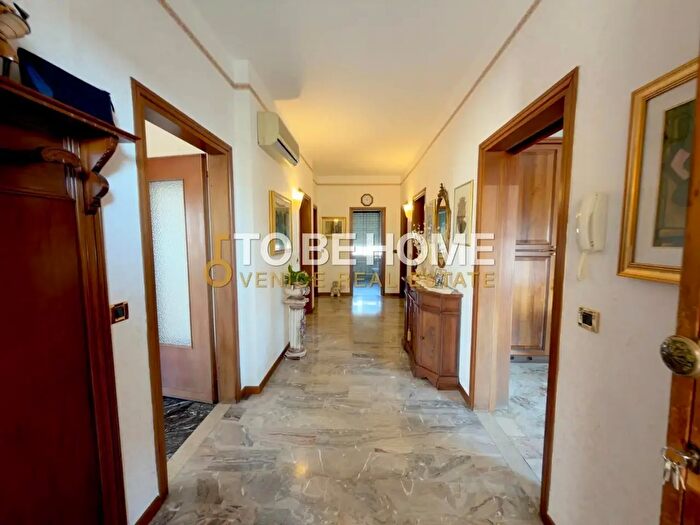 Appartamento con 5 locali in vendita in Bassano Del Grappa