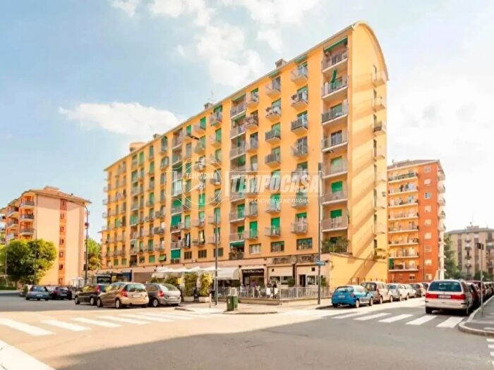 Appartamento trilocale in vendita in Via Val di Ledro, Milano