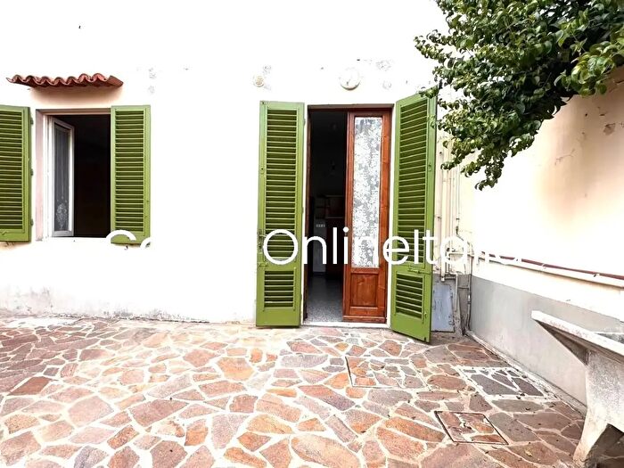Casa con 8 locali in vendita in Via l Catalani, Agliana
