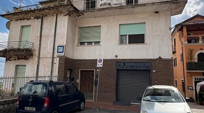 Appartamento con 10 locali in vendita in Via Europa Monte San Biagio Centro, Monte San Biagio