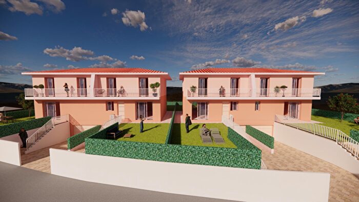 Casa con 6 locali in vendita in Folignano