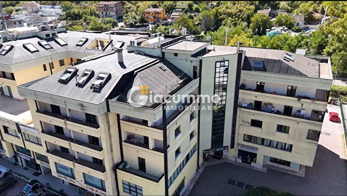 Appartamento con 9 locali in vendita in Via del Gallitello, Potenza