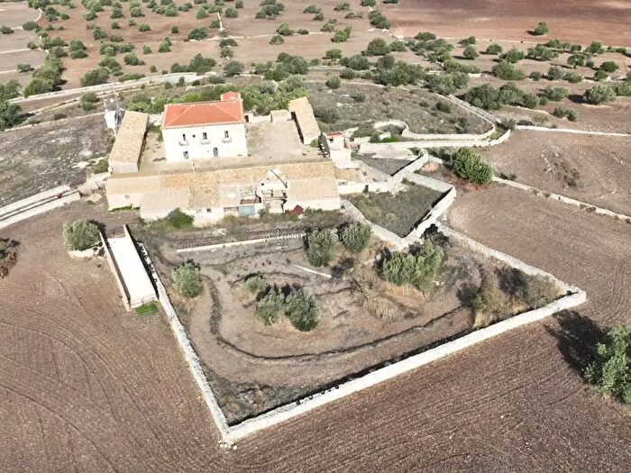 Casa con 10 locali in vendita in Ragusa