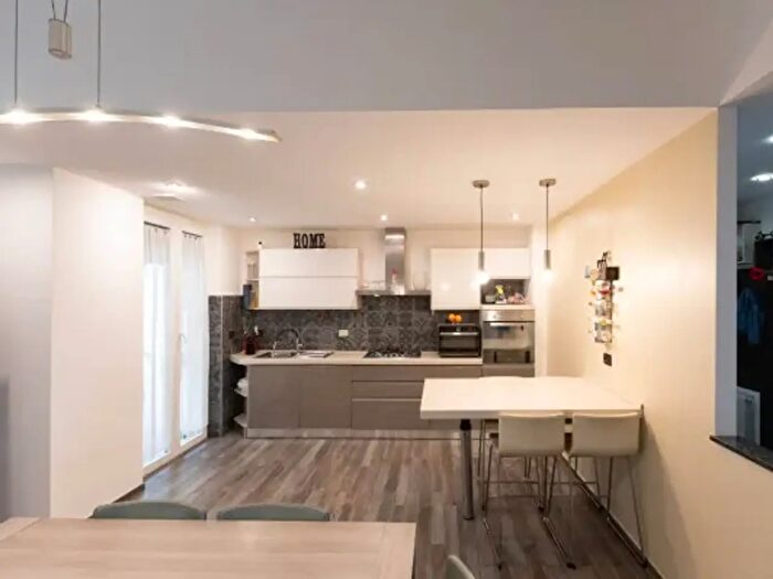 Appartamento quadrilocale in vendita in Via Diano Marina, Genova