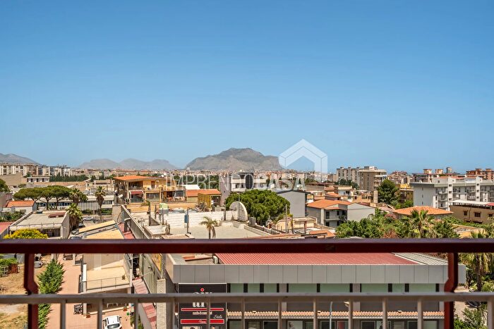 Appartamento quadrilocale in vendita in Viale dellOrsa Maggiore, Palermo