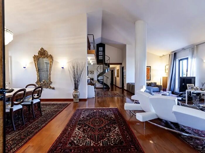 Appartamento con 11 locali in vendita in Viareggio