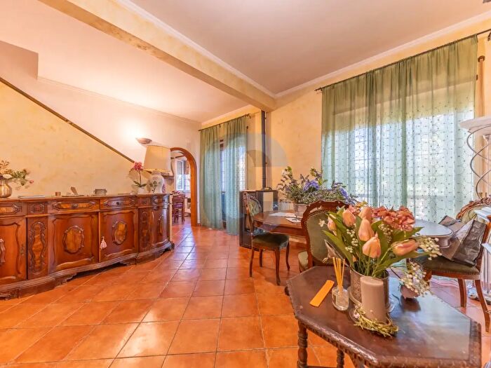 Casa con 6 locali in vendita in Via Ventotene, Ciampino