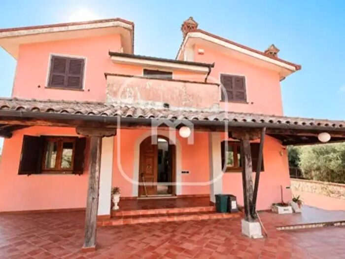 Casa con 6 locali in vendita in Via Colle del Faggio Traversa, Artena