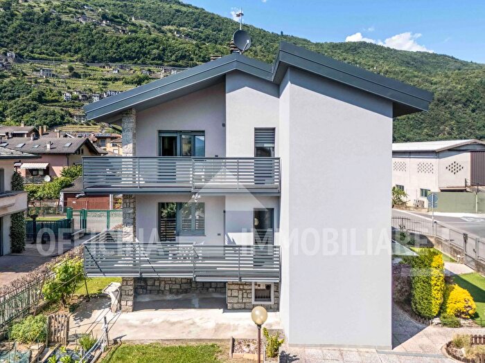 Casa con 8 locali in vendita in Via Ligari, Morbegno