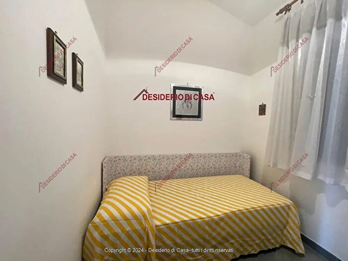 Casa con 6 locali in vendita in Campofelice Di Roccella