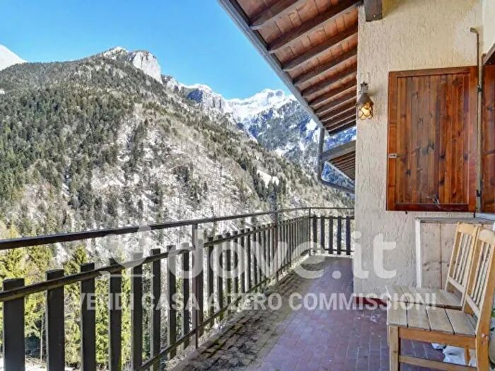 Appartamento trilocale in vendita in Via Sparavera, Mezzoldo