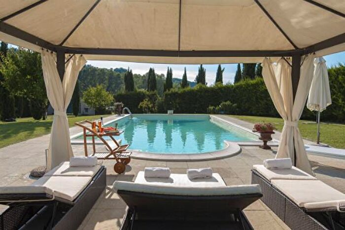 Casa con 6 locali in vendita in Terranuova Bracciolini