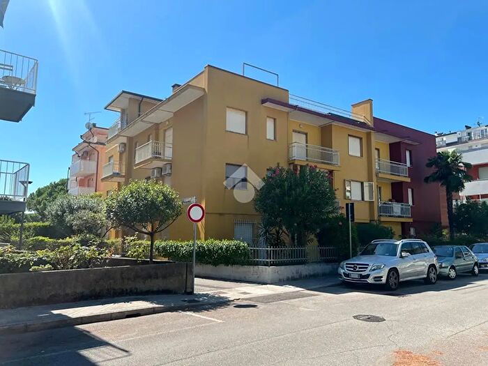 Appartamento quadrilocale in vendita in Viale JF Kennedy, Grado