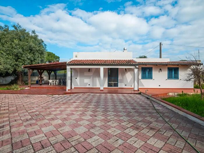 Casa trilocale in vendita in Traversa Rigiliffi Strada Benalì, Siracusa