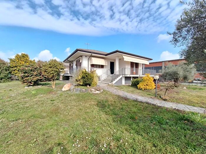 Case in Vendita e in Affitto - 2