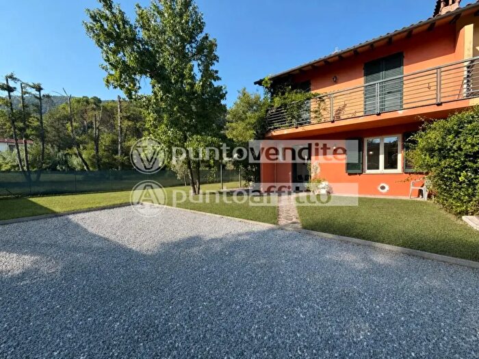 Casa con 6 locali in vendita in El Molino, Capannori