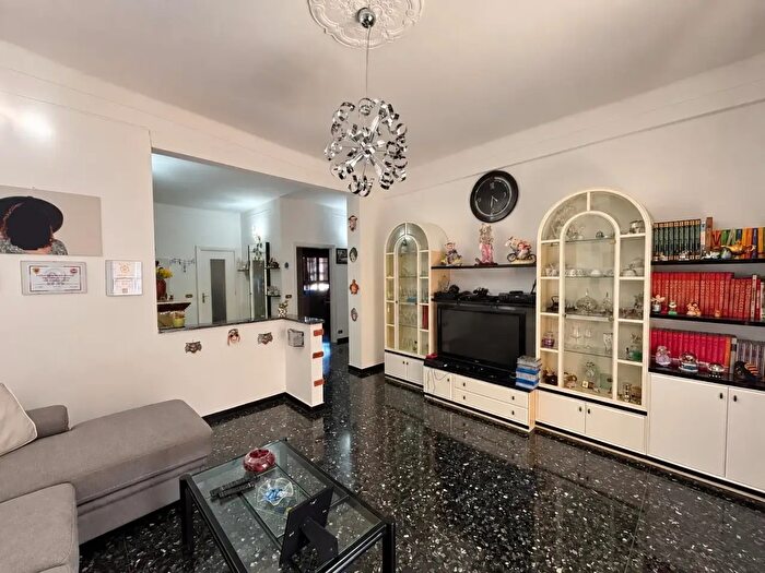 Appartamento quadrilocale in vendita in Via Giacomo Leopardi, Savona