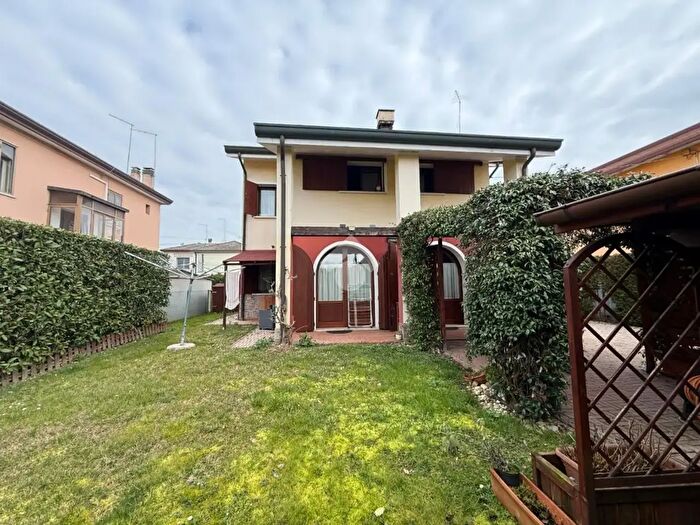 Casa con 5 locali in vendita in Via Sardegna, Venezia
