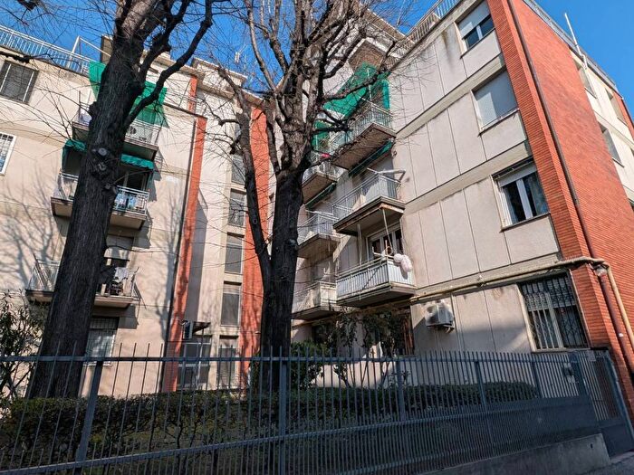 Appartamento trilocale in affitto in Via Lorenzo Costa, Bolognina, Bologna