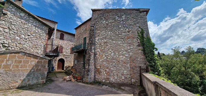 Appartamento trilocale in vendita in Vocabolo Viepri Vecchio, Massa Martana