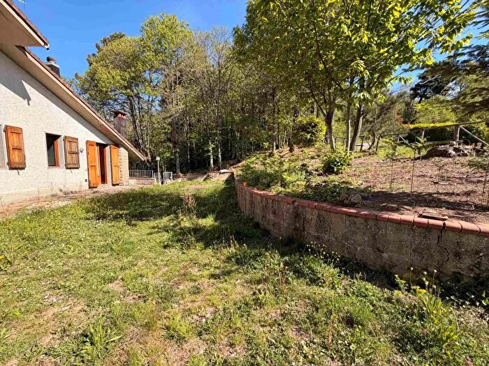 Casa con 7 locali in vendita in Marliana
