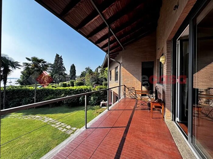 Casa con 6 locali in vendita in Via Sempione, Meina