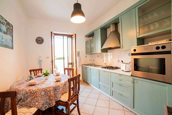 Appartamento monolocale in affitto in Via P Boccella, Camaiore