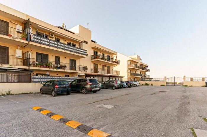 Appartamento con 6 locali in vendita in Via Archimede Sperone, Messina