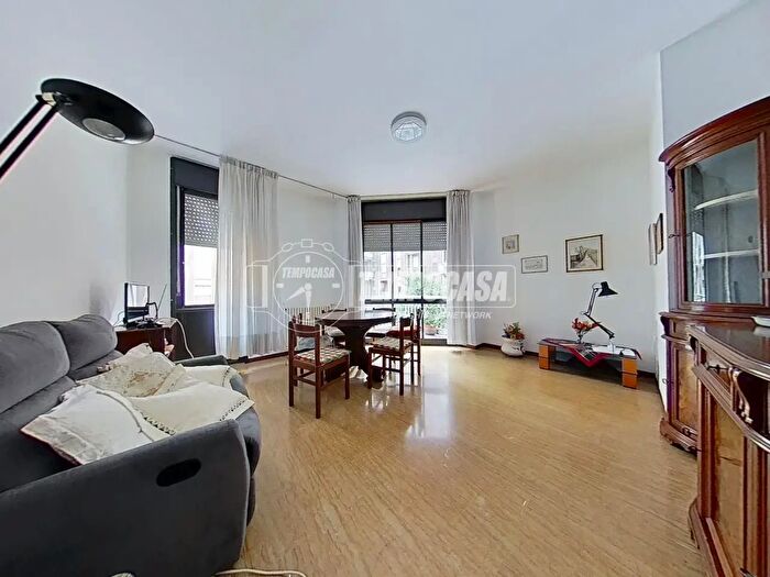 Appartamento trilocale in vendita in Viale Giuseppe Mazzini, Vicenza