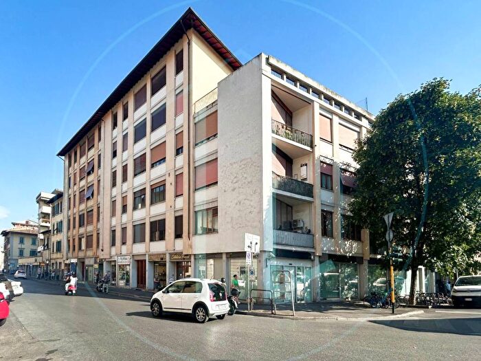 Appartamento con 5 locali in affitto in Via del Ponte alle Mosse, Porta al Prato San Jacopino, Firenze