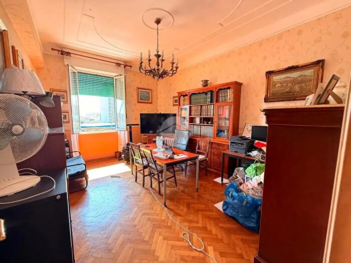 Appartamento quadrilocale in vendita in Via Antonio Cantore, Genova