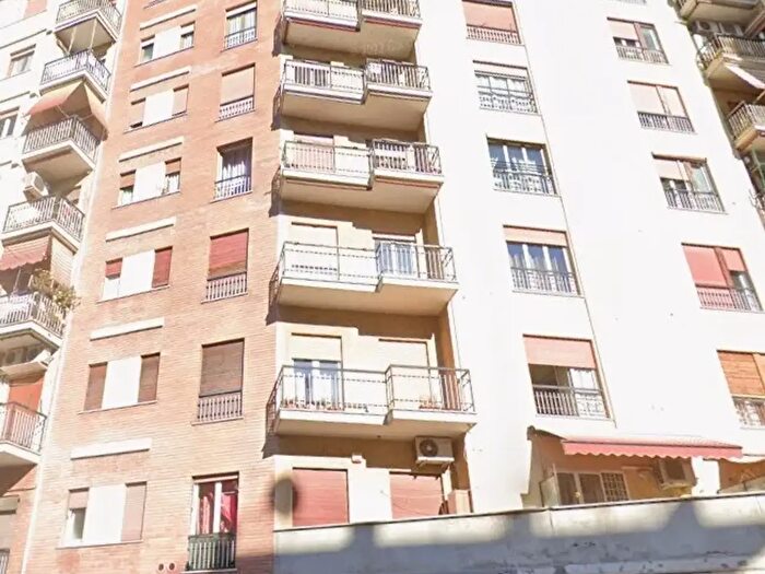 Appartamento trilocale in affitto in Via Licinio Murena, Roma