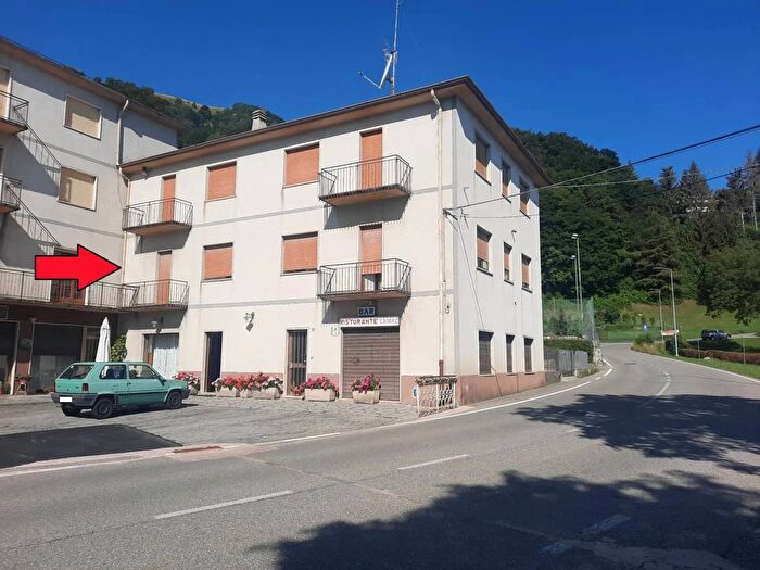 Casa con 12 locali in vendita in Via Canale Roncola, Roncola