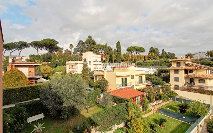 Appartamento quadrilocale in vendita in Via Pietro Davanzo, Roma