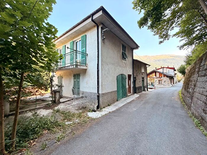 Casa trilocale in vendita in Via San Bernardino, Ormea