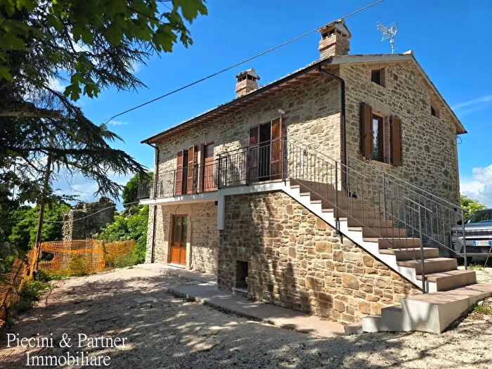 Casa con 6 locali in vendita in Assisi