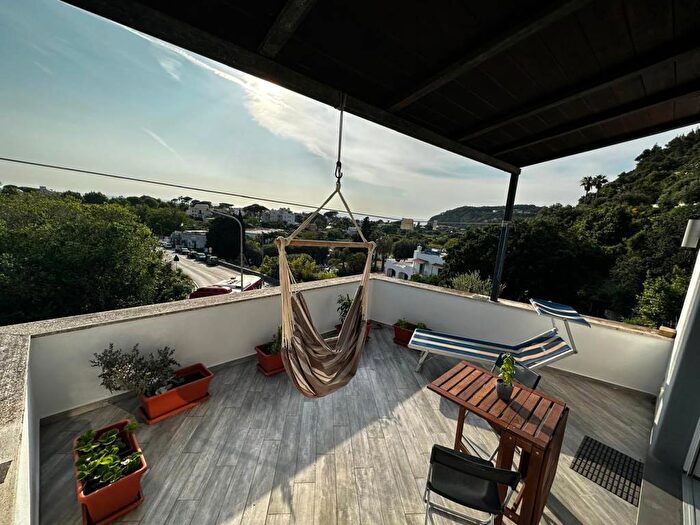 Appartamento trilocale in affitto in Via Vecchia Cavallaro, Centro, Forio