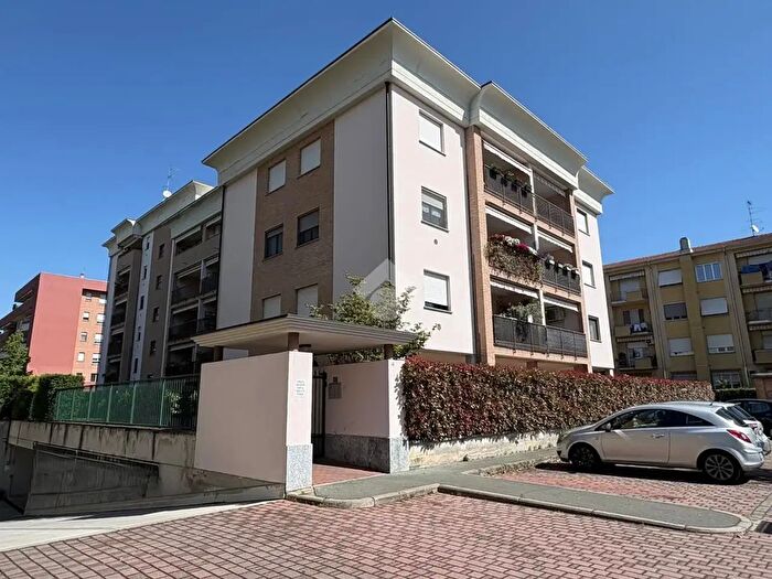 Appartamento quadrilocale in vendita in Via Abruzzi, Legnano