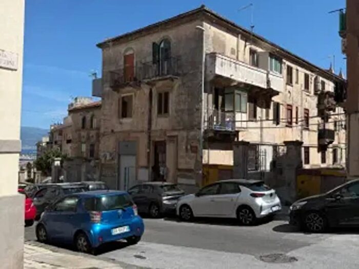 Appartamento bilocale in affitto in Via Leopoldo Nicotra, Messina