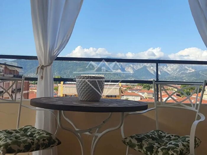 Appartamento trilocale in affitto in Carrara