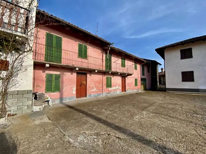 Casa con 5 locali in vendita in Corso Langhe a, Alba