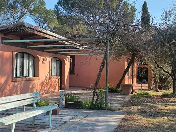 Casa con 6 locali in vendita in Fucecchio